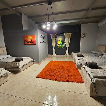Bob Marley & Отель типа 