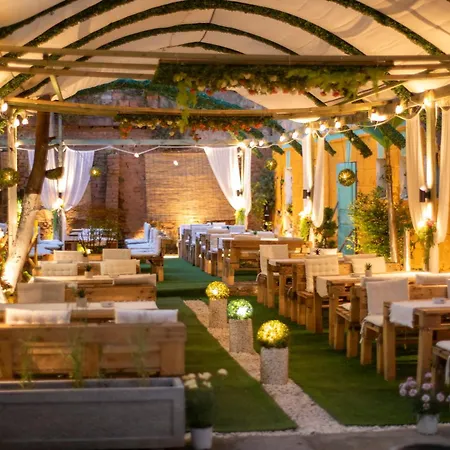 Bob Marley & Couette-café Tirana