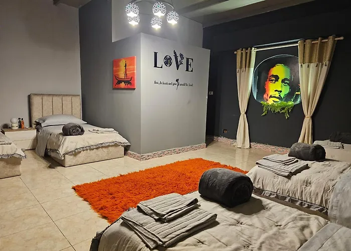 Couette-café Bob Marley & Tirana