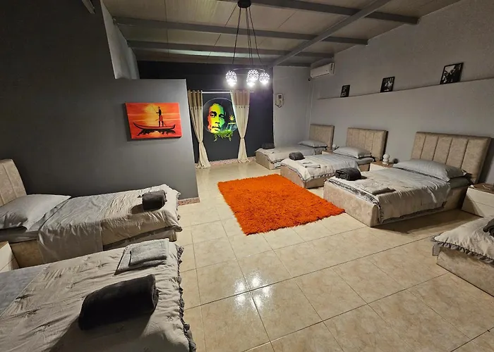 Couette-café Bob Marley & Tirana